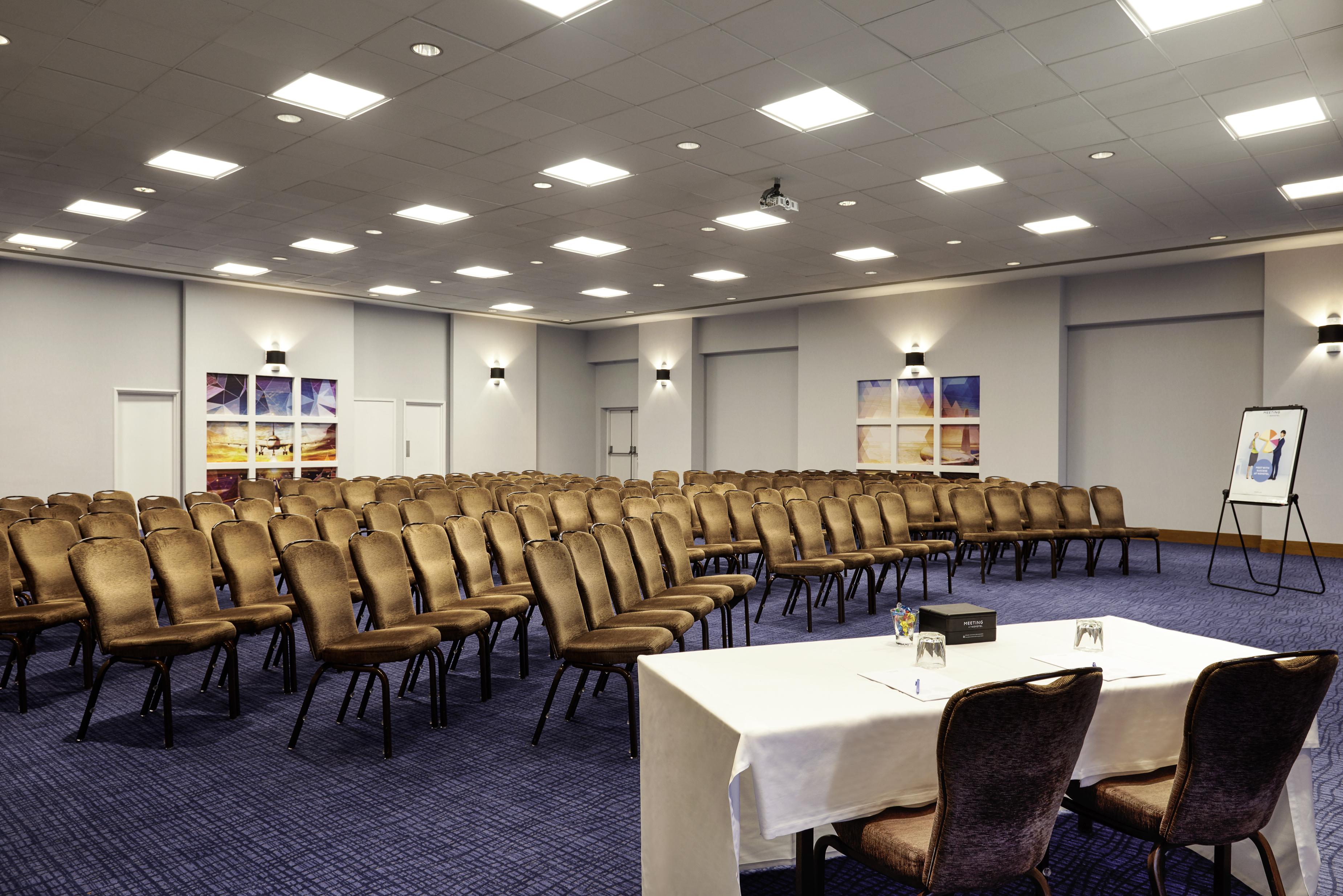 Novotel London Stansted Airport Stansted Mountfitchet Εξωτερικό φωτογραφία